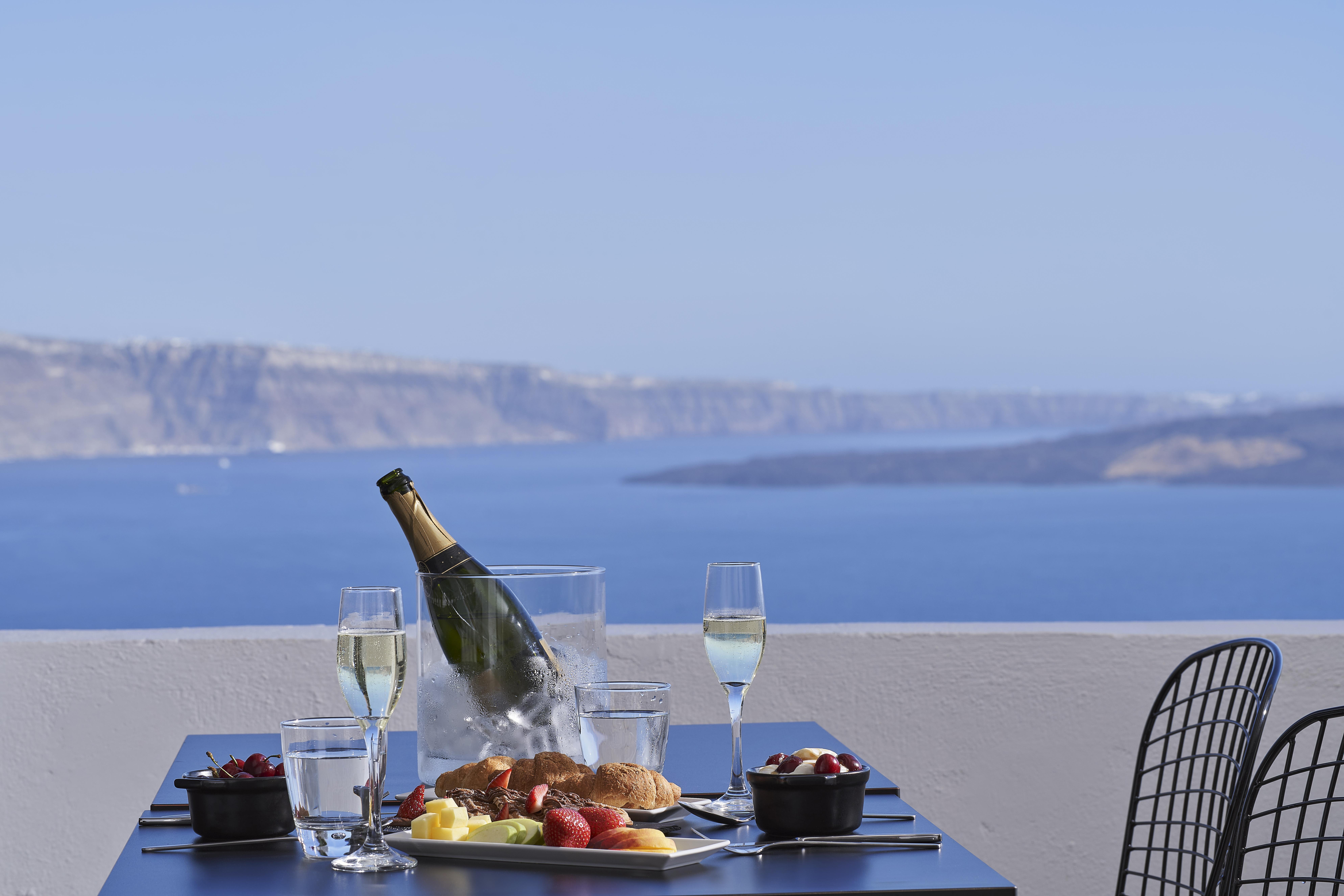 Mr And Mrs White Oia - Santorini Hotel Екстериор снимка